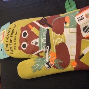 BNWT Blue Q novelty oven mitt